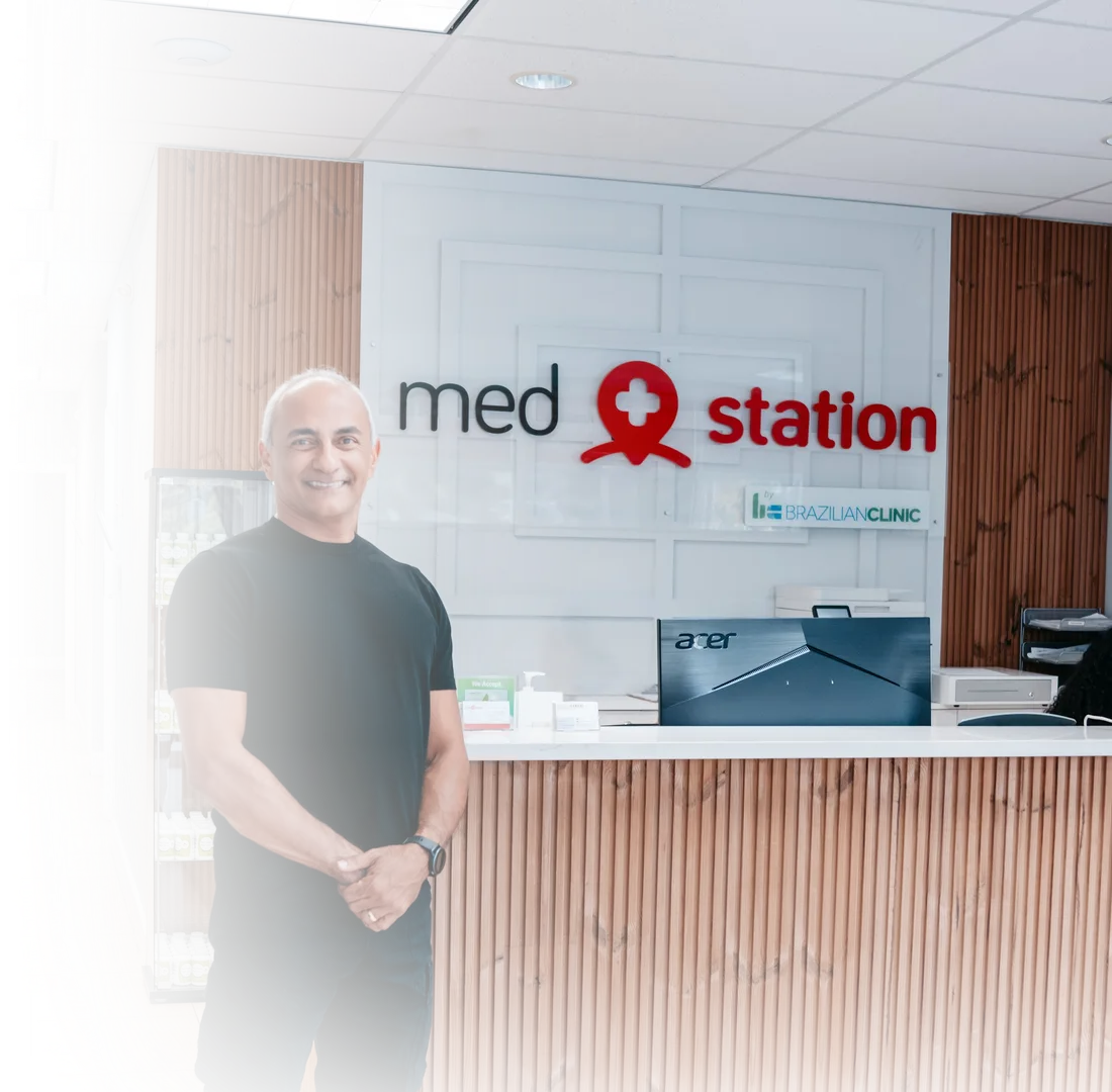 Dr. Neymar na recepção da clínica Medstation